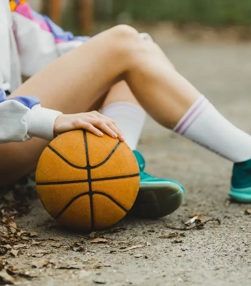 Fille qui joue au Basket